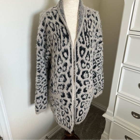 Fuzzy Leopard Cardigan Duster - Picture 4 of 13
